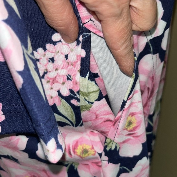 🆕Miss Elaine Essentials Knit Long Front Zip Robe Navy/Pink Roses Size S - Picture 9 of 11